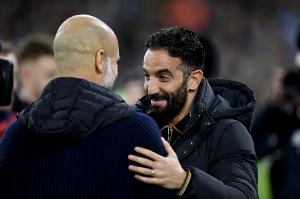 曼城球迷嘲讽曼联：老特拉福德正在倒塌 红魔要降级了阿莫林