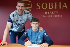 官方：阿森纳为其青年队签下19岁的边锋史蒂文斯