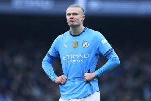 打进1球，哈兰德是第三名在英超曼市德比直接参与10+进球的球员