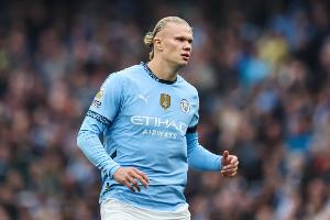 内维尔：哈兰德太出色了，除了进球还回到后场协防