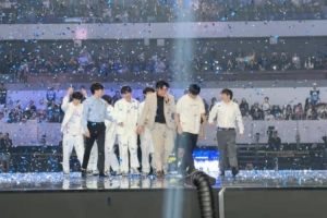 BLG分享选手们捧杯完下台：一些特别特别幸福的时刻