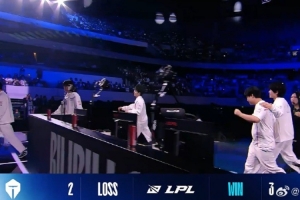 主持张小薇：shadow猪带的节奏好好 最后小插曲双C不能站一起呀！