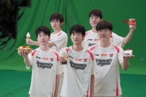 顶不住BLG粉丝的嘲讽！AL经理爱笑已经连删两条微博