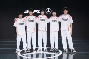 爱笑转粉丝言论：AL三个赛段没有跌出过前三 也没换过任何人！