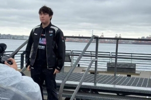 BLG工作人员晒选手日常照：文俊是泽彬拍的，泽彬是文俊拍的