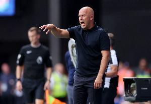 冬窗再追格伊？英媒：莱奥尼重伤，利物浦冬窗可能再签后卫