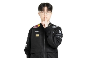 T1队服展示被吐槽：短袖可以外套不好看啊 感觉下摆剪裁很臃肿