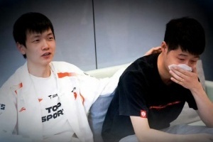 你的压力也很大！郭皓赛后落泪 TES员工解释：夸林坚夸着夸着哭了