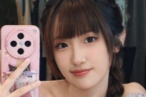 夏安分享自拍照：今天是紫色小福蝶❤