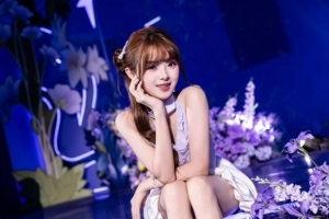 主持泱泱分享照片：在海洋上班，金铲铲女子赛太幸福了