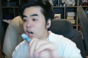 朱开：今天的比赛我只想说谢谢GALA，皇族两兄弟立功了