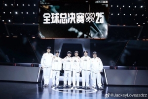 出征仪式后 JackeyLove晒队伍合照：S15家门口搞起！