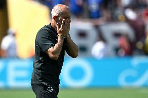 马雷斯卡：红牌后比赛局势彻底改变了，我们是在白白给对手送礼