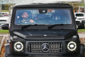 换车理由有了库尼亚20万镑大G挡风玻璃出现裂缝，他周薪18万