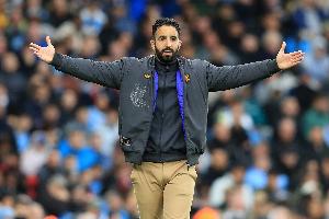 BBC：科林斯逃红误判和滕哈赫下课前德里赫特送点误判如出一辙