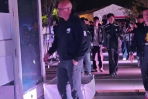 现场视频：IG众人脸带失落离场场外粉丝大声为其加油