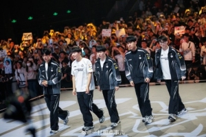 摄影师一村发布S15入围赛返图：2025.10.14 Day1