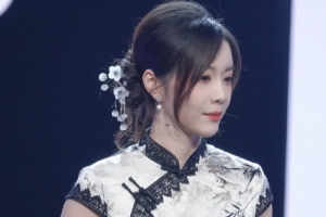 粉丝发布余霜抽签主持返图：今夕是何年 水墨主题风超好看