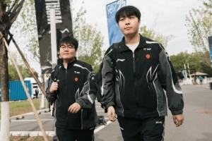 大战将至！LOL官推晒TES和KT抵达比赛现场照片