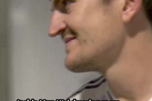 来自队友的爱！马奎尔回到更衣室，队友给予热烈的掌声