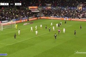 曼城落后！佛朗哥兜射死角中柱破门，特拉福德飞扑无能为力